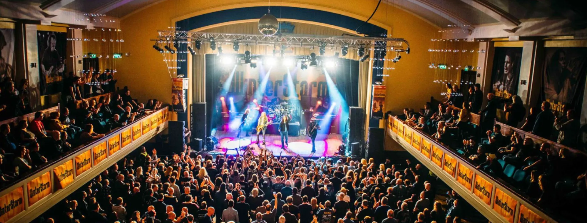 2018 Crowd and Dead Daisies.jpg
