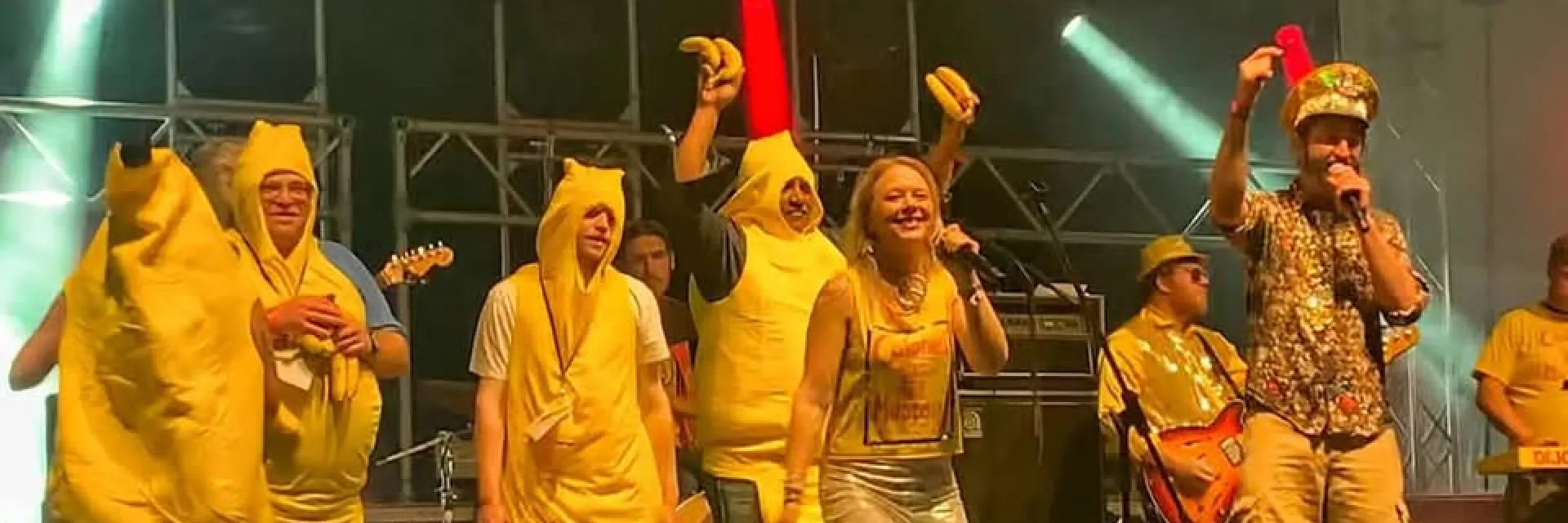 Colonel Mustard and the Dijon Five do Brunch by the Beach